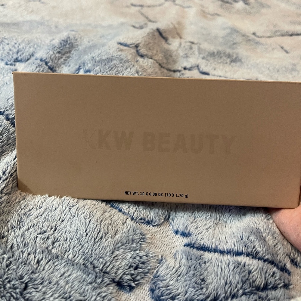KKW classic blossom eyeshadow palette